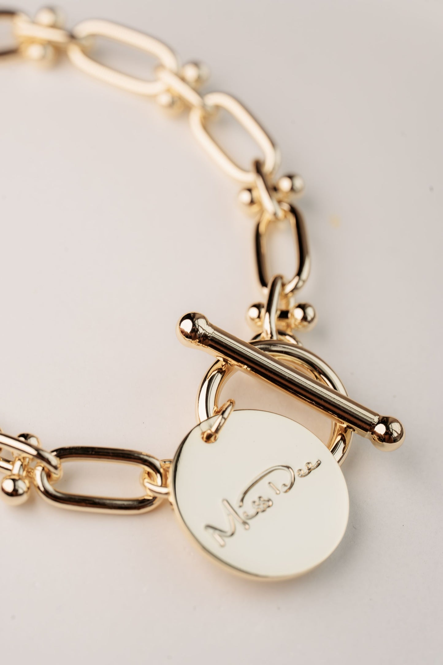 Miss Dee T-Bar Bracelet in Gold - 1900471