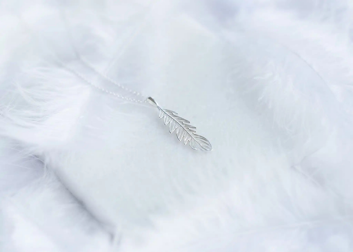 Outline Feather Necklace