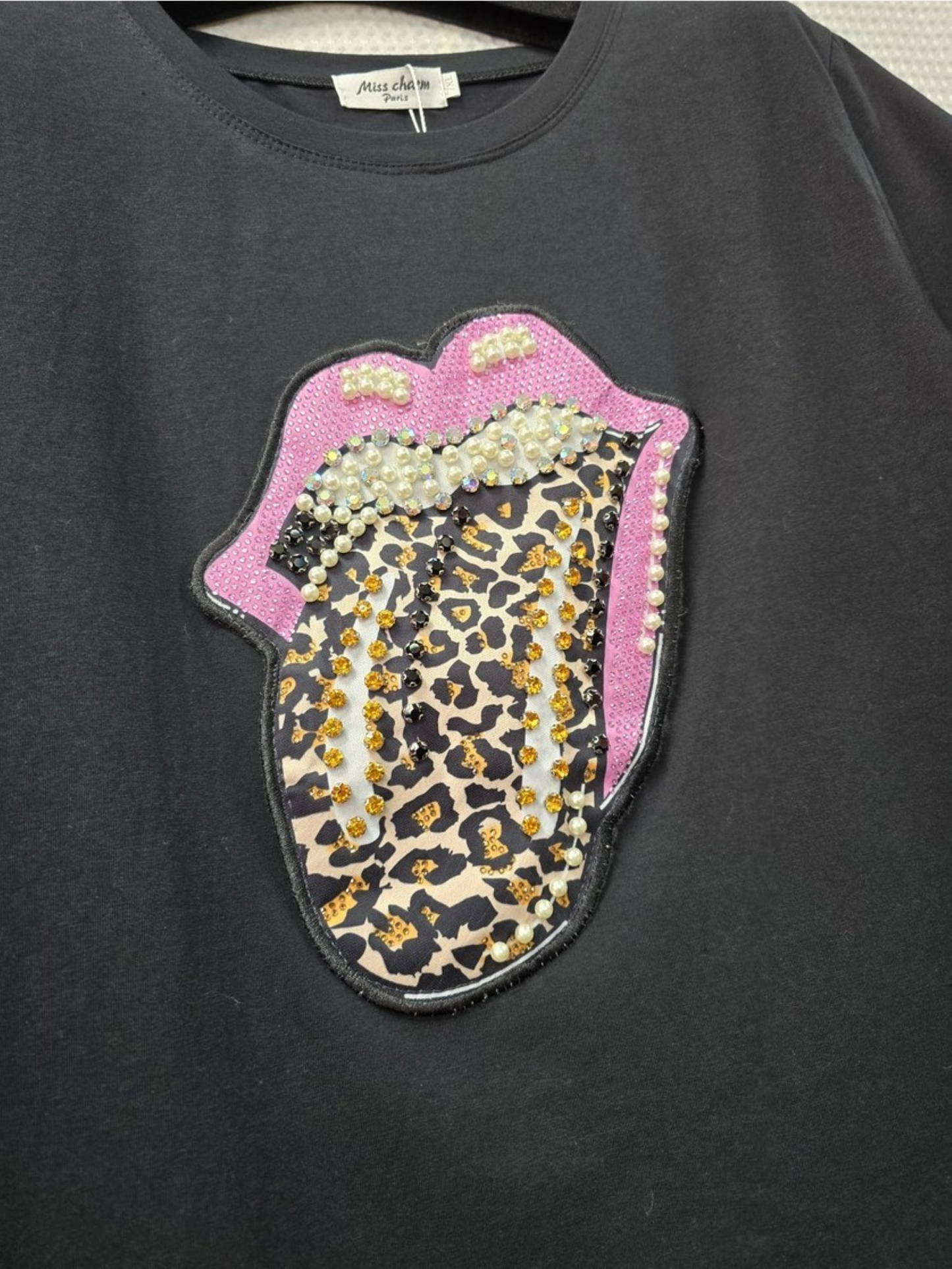 Crystal Pearl Embellished Leopard Lips Tee - Black