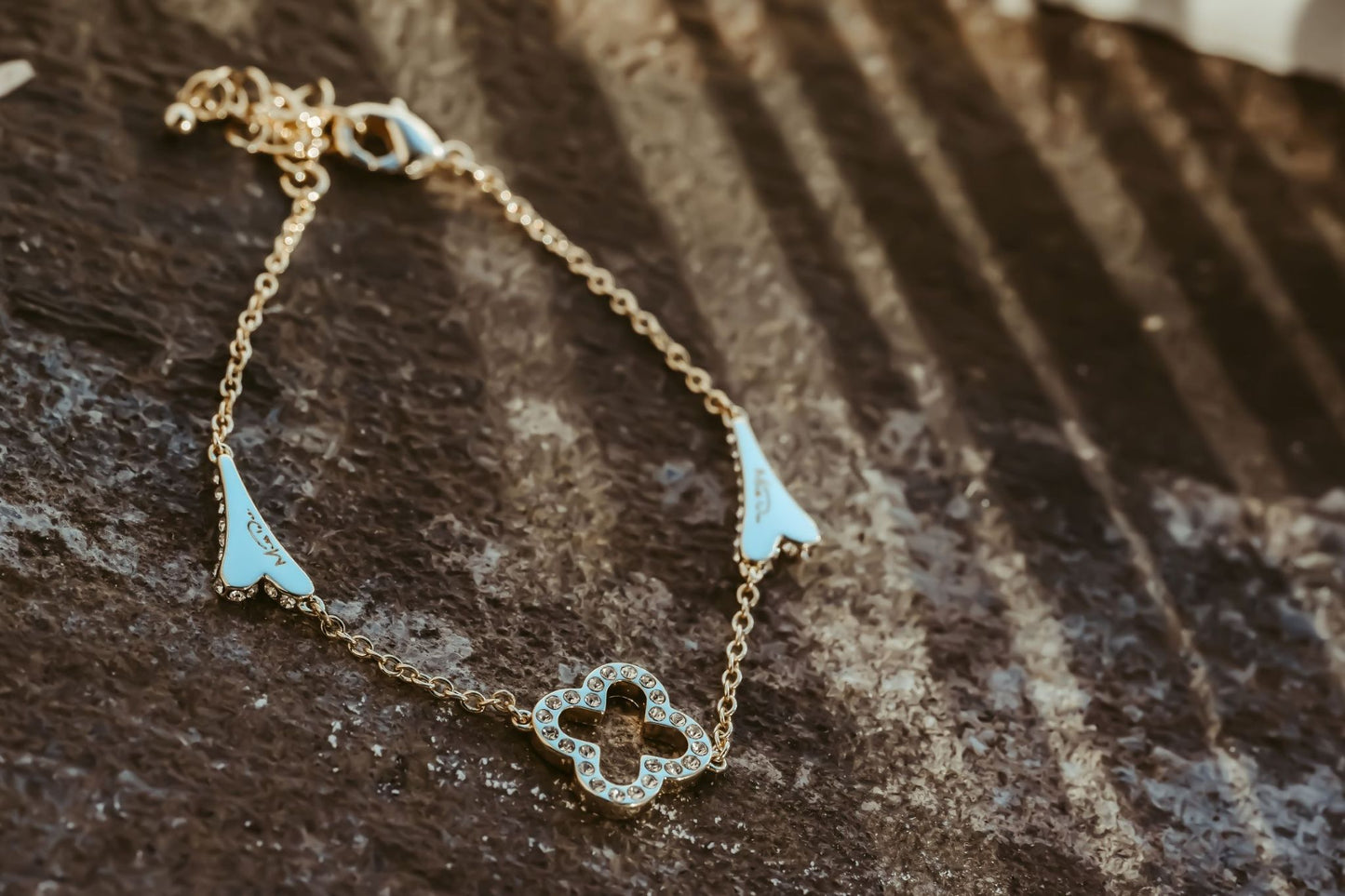 Miss Dee Gold Clover & Hearts Bracelet 1900248