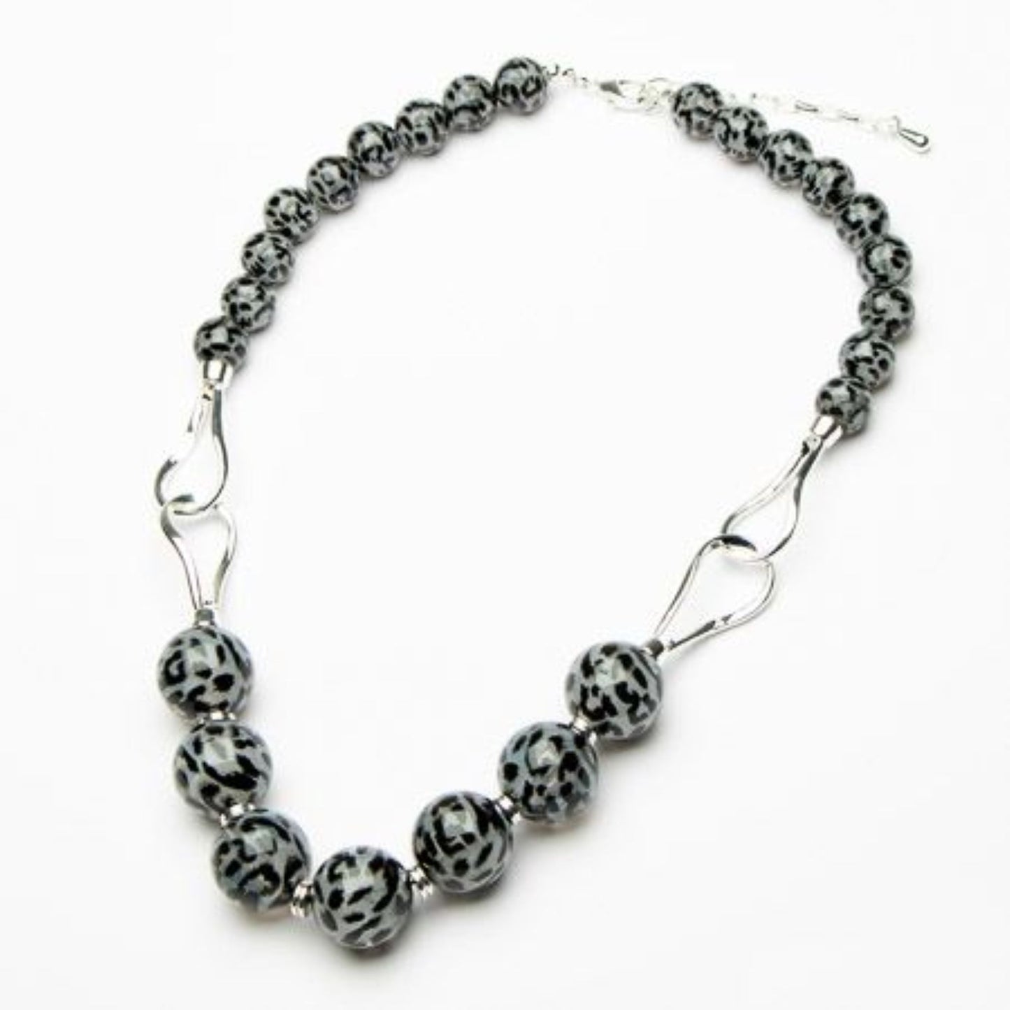 Eliza Gracious Grey Leopard Print Beads on Short Necklace - EN1044