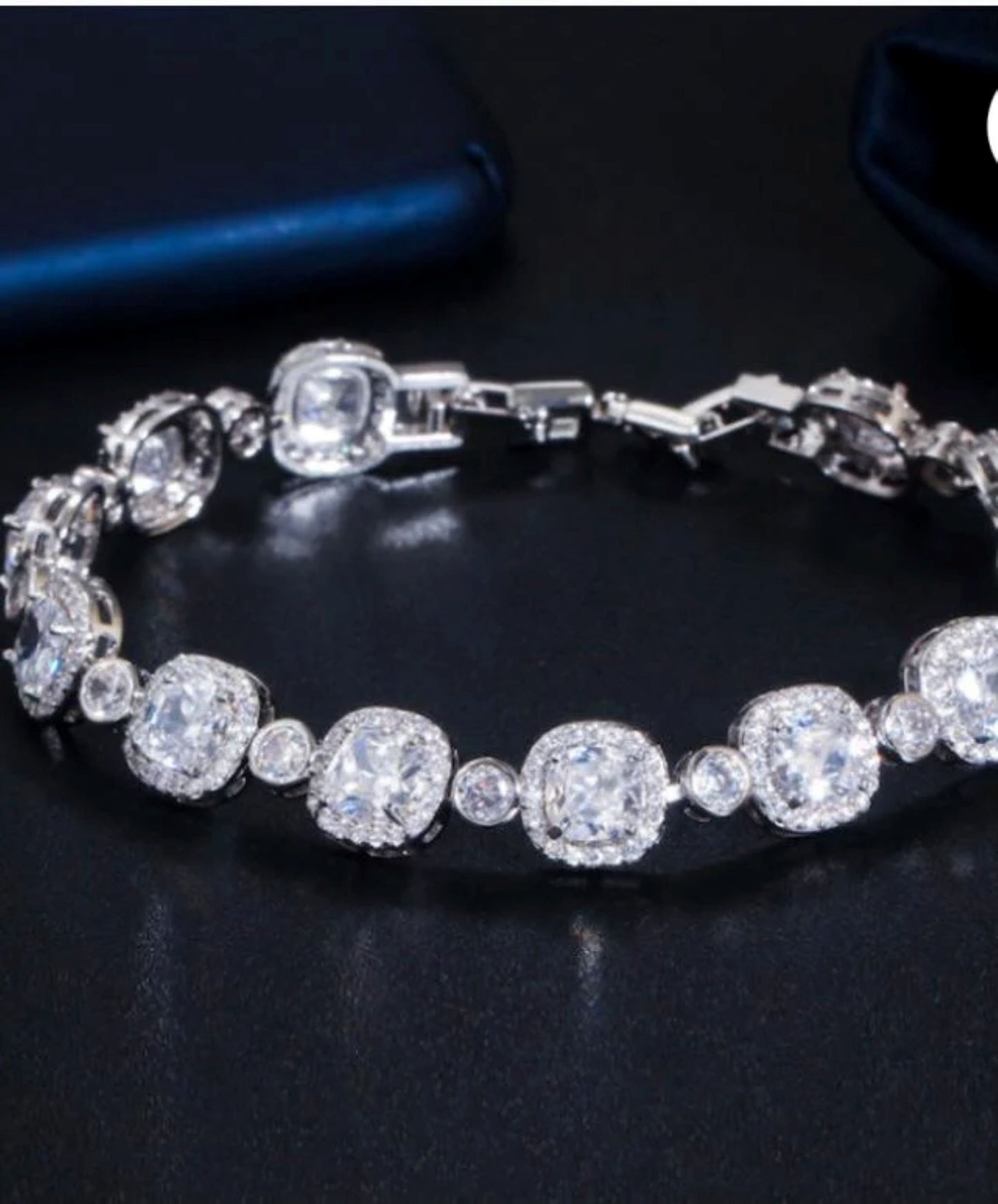 Halo Design Crystal Bracelet (VIP 30)